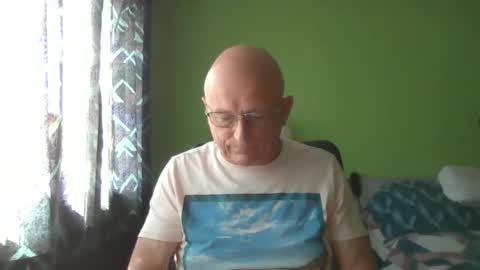 Snapshot of antmatt2025 chatting on May 22, 3:39 pm antmatt2025 online show from May 22, 3:39 pm