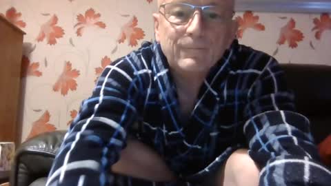 Snapshot of antmatt2025 chatting on June 27, 5:23 am antmatt2025 online show from June 27, 5:23 am
