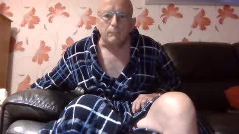 Snapshot of antmatt2025 chatting on July 25, 5:27 am antmatt2025 online show from July 25, 5:27 am