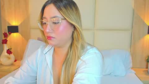 A N T O N E L L A  online show from June 22, 1:19 pm