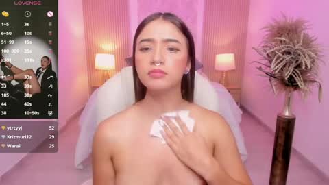 Snapshot of antonella_grayy chatting on April 29, 5:30 pm Antonella Grayy online show from April 29, 5:30 pm