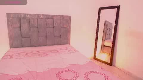 Snapshot of antonella_hot_x chatting on April 22, 11:39 pm Antonella online show from April 22, 11:39 pm