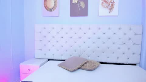 Snapshot of antonella_hotkiss chatting on December 21, 3:36 am Antonella online show from December 21, 3:36 am