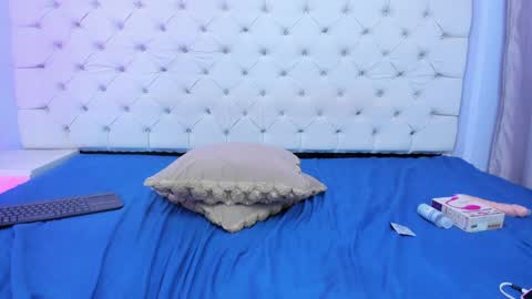 Snapshot of antonella_hotkiss chatting on December 21, 6:41 am Antonella online show from December 21, 6:41 am
