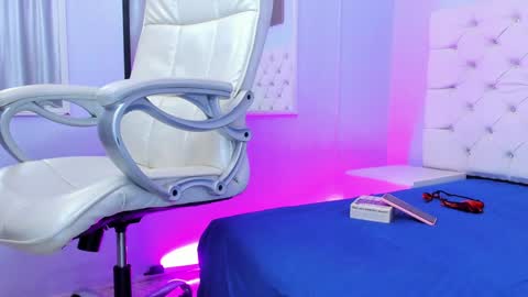 Snapshot of antonella_hotkiss chatting on January 12, 6:06 am Antonella online show from January 12, 6:06 am