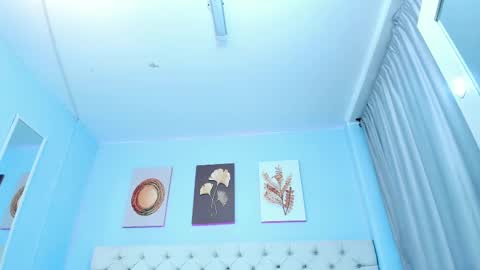 Snapshot of antonella_hotkiss chatting on February 13, 3:39 am Antonella online show from February 13, 3:39 am