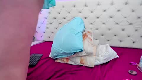 Snapshot of antonella_hotkiss chatting on February 23, 10:06 am Antonella online show from February 23, 10:06 am