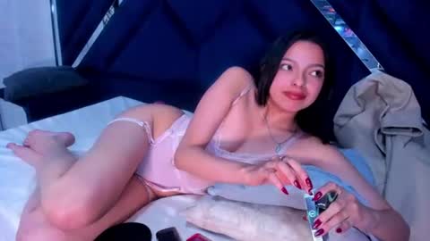 Snapshot of antonella_hyh chatting on August 4, 1:20 am antonella_hyh online show from August 4, 1:20 am