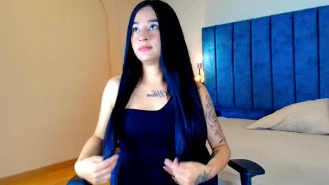Snapshot of antonella_prada_ chatting on February 27, 4:01 am antonella online show from February 27, 4:01 am