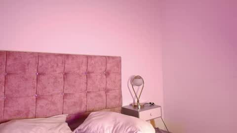 Snapshot of antonella_prada_ chatting on March 18, 3:42 am antonella online show from March 18, 3:42 am