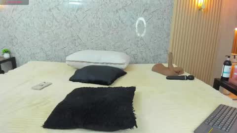Snapshot of antonella_west chatting on April 20, 9:38 pm Anto online show from April 20, 9:38 pm