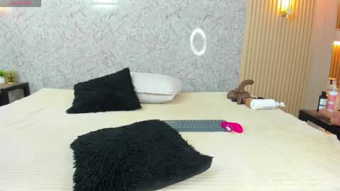 Snapshot of antonella_west chatting on May 12, 9:01 pm Anto online show from May 12, 9:01 pm