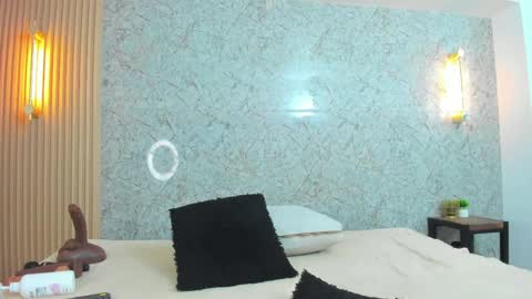 Snapshot of antonella_west chatting on May 21, 12:50 am Anto online show from May 21, 12:50 am