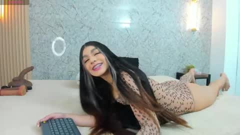 Snapshot of antonella_west chatting on May 27, 9:01 pm Anto online show from May 27, 9:01 pm