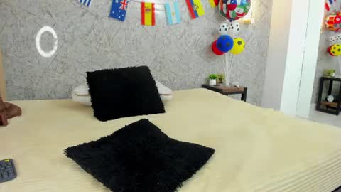 Snapshot of antonella_west chatting on June 27, 9:09 pm Anto online show from June 27, 9:09 pm