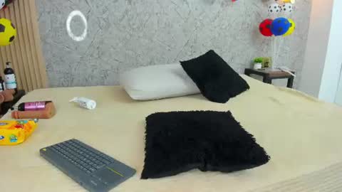 Snapshot of antonella_west chatting on July 3, 9:10 pm Anto online show from July 3, 9:10 pm