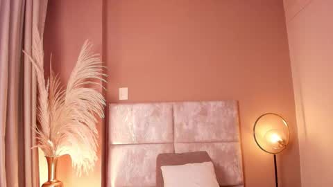 AntonellaHall  online show from March 4, 7:20 pm