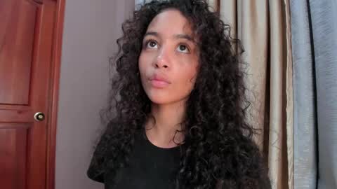 Snapshot of antonellahall_ chatting on May 5, 7:00 pm AntonellaHall online show from May 5, 7:00 pm