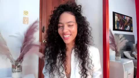 Snapshot of antonellahall_ chatting on May 20, 6:36 pm AntonellaHall online show from May 20, 6:36 pm