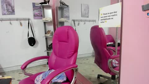 Snapshot of antonellakling_ chatting on February 15, 11:41 am ANTONELLA online show from February 15, 11:41 am