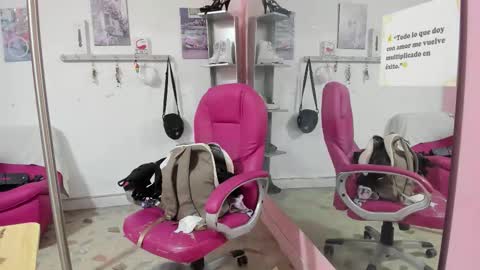 Snapshot of antonellakling_ chatting on February 18, 1:07 pm ANTONELLA online show from February 18, 1:07 pm