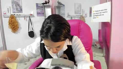 Snapshot of antonellakling_ chatting on February 25, 11:31 am ANTONELLA online show from February 25, 11:31 am