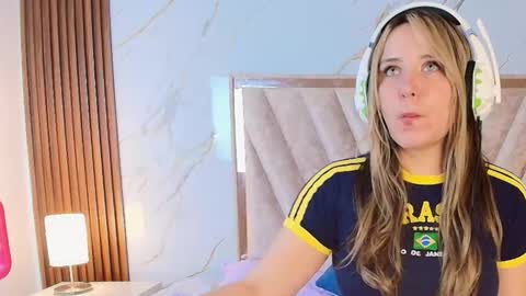 My name is Andrea  thumb up me please its important online show from February 24, 8:40 pm