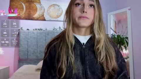 Snapshot of antonellastar24_ chatting on April 29, 7:42 pm Antonella online show from April 29, 7:42 pm