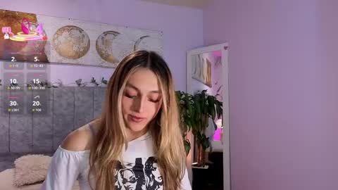 Snapshot of antonellastar24_ chatting on May 4, 7:43 pm Antonella online show from May 4, 7:43 pm