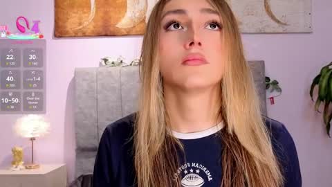 Snapshot of antonellastar24_ chatting on May 18, 7:09 pm Antonella online show from May 18, 7:09 pm