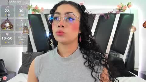 A N T O N E L L E  online show from February 5, 11:15 am