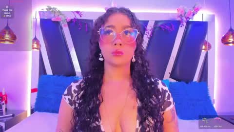 Snapshot of antonellepiercee chatting on April 24, 11:23 am A N T O N E L L E online show from April 24, 11:23 am