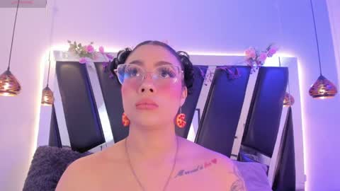 Snapshot of antonellepiercee chatting on May 2, 11:26 am A N T O N E L L E online show from May 2, 11:26 am
