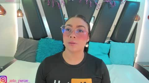 Snapshot of antonellepiercee chatting on May 16, 11:31 am A N T O N E L L E online show from May 16, 11:31 am
