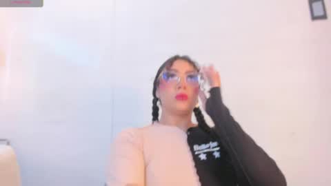 Snapshot of antonellepiercee chatting on June 9, 11:33 am A N T O N E L L E online show from June 9, 11:33 am