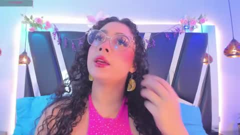 Snapshot of antonellepiercee chatting on June 26, 11:25 am A N T O N E L L E online show from June 26, 11:25 am