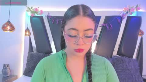 Snapshot of antonellepiercee chatting on July 3, 11:27 am A N T O N E L L E online show from July 3, 11:27 am