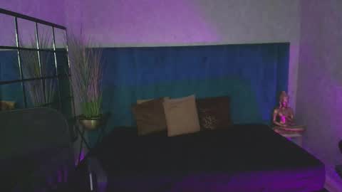 Snapshot of antoniajblair chatting on May 6, 11:04 am A N T O N I A online show from May 6, 11:04 am
