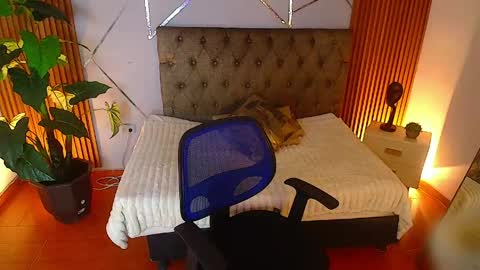 Snapshot of antonnellae chatting on April 29, 6:39 am Antonella online show from April 29, 6:39 am
