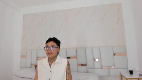 antony_d_ossa online show from April 12, 5:45 am