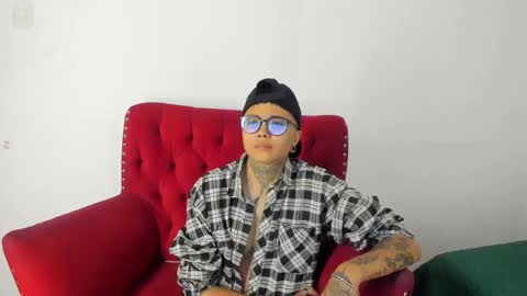 antony_d_ossa online show from April 13, 4:07 am