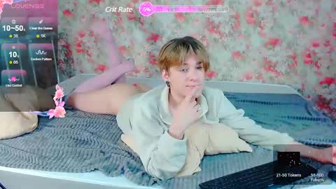 Snapshot of antonylewis chatting on March 11, 9:24 am YummyTony online show from March 11, 9:24 am