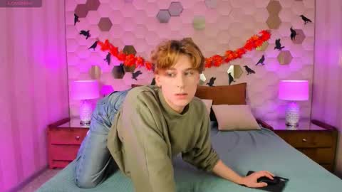 Snapshot of antonylewis chatting on October 29, 8:21 pm YummyTony online show from October 29, 8:21 pm