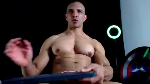 Instagram miguelangel1802  online show from September 25, 5:11 am