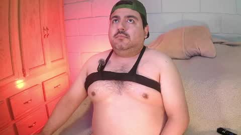 Snapshot of anuarfox chatting on May 2, 9:47 am AnuarFox online show from May 2, 9:47 am