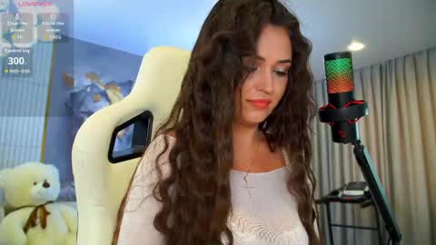 Snapshot of anutka_chocolatee chatting on May 19, 7:26 am Anna online show from May 19, 7:26 am