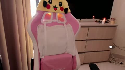   Independent model  online show from April 16, 4:19 pm