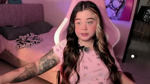   Independent model  online show from May 13, 7:00 pm