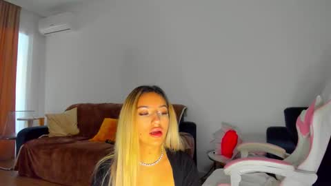 Anya online show from January 11, 7:02 am