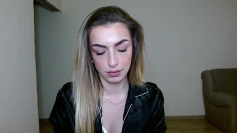 Anya online show from April 17, 8:45 pm